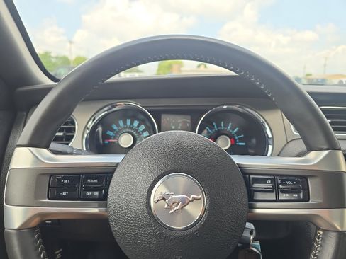 Used 2011 Ford Mustang Convertible w/ 101A Rapid Spec Order Code RWD image 15
