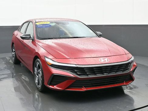 Certified 2025 Hyundai Elantra Sport image 9