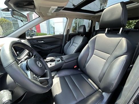 Certified 2022 Nissan Rogue SV w/ SV Premium Package image 15