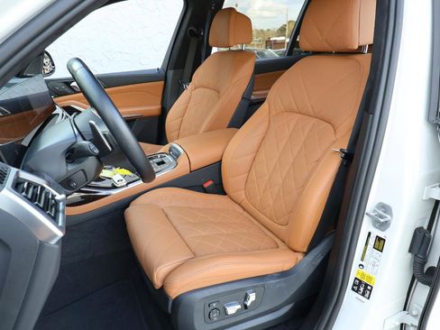 Used 2024 BMW X7 xDrive40i w/ Executive Package image 14