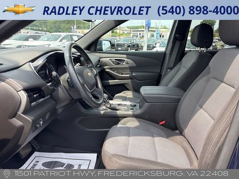 Certified 2023 Chevrolet Traverse LT FWD image 3