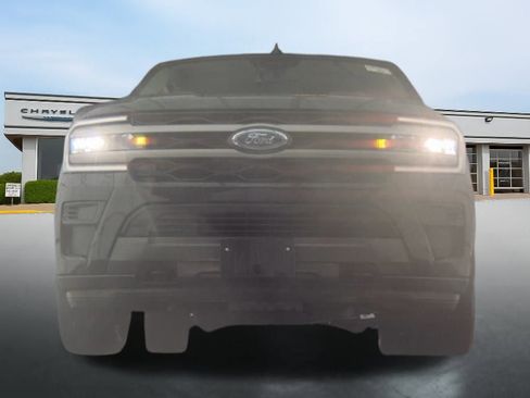 Used 2023 Ford Expedition XLT image 11