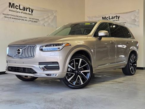 Certified 2023 Volvo XC90 B6 Plus AWD/4WD image 4