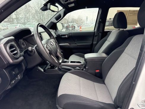 Used 2023 Toyota Tacoma TRD Off-Road w/ Technology Package image 27