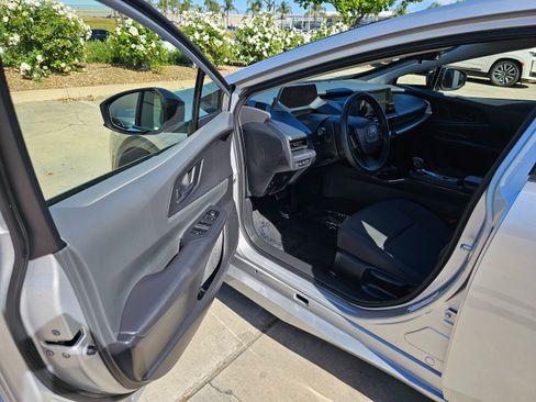 Used 2025 Toyota Prius LE image 15