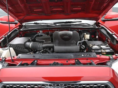 Certified 2017 Toyota Tacoma TRD Sport w/ Tow Package (A/T) image 32