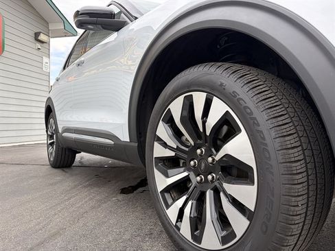 Used 2026 Ford Explorer Platinum w/ LUX Leather Package AWD/4WD image 5