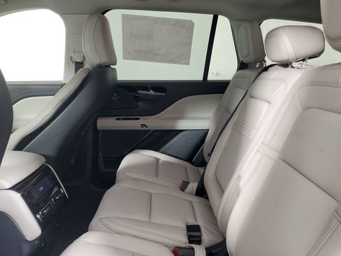 New 2025 Lincoln Aviator Reserve RWD image 11