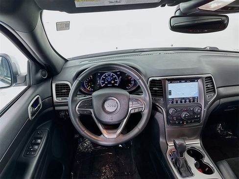 Used 2018 Jeep Grand Cherokee Altitude image 20