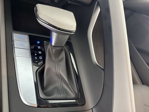 Used 2024 Hyundai Elantra SE image 28