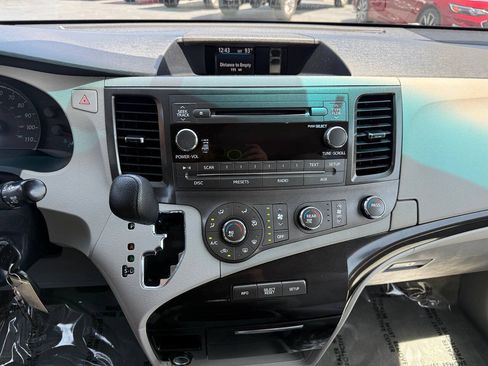 Used 2011 Toyota Sienna LE w/ Towing Pkg FWD image 14
