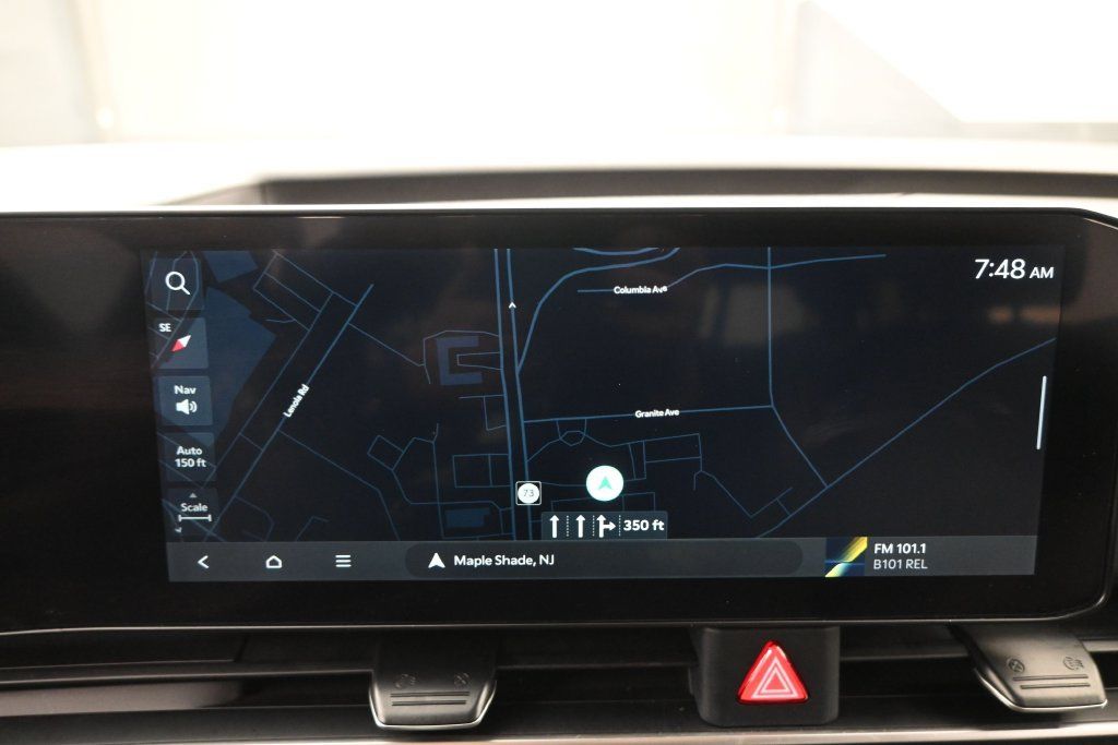Used 2025 Kia Carnival EX FWD image 8