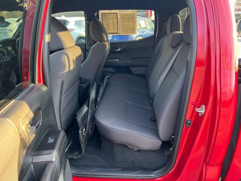 Used 2019 Toyota Tacoma TRD Off-Road image 22
