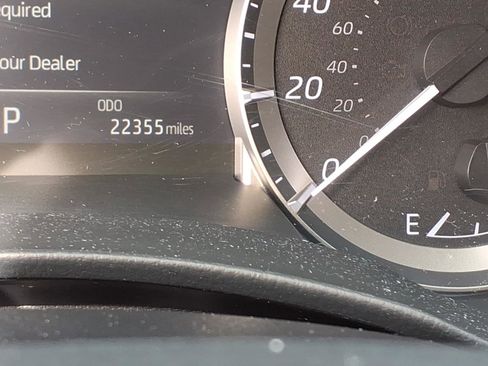 Used 2023 Toyota Highlander XLE AWD/4WD image 32