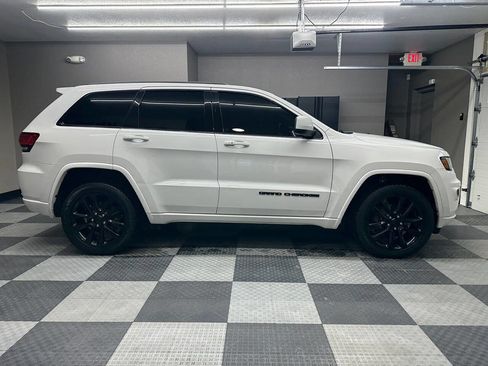 Used 2020 Jeep Grand Cherokee Altitude image 9