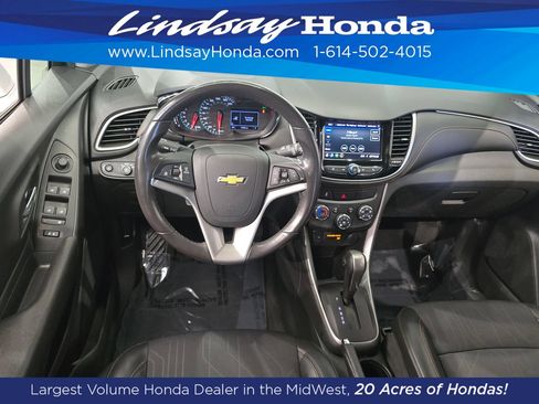 Used 2020 Chevrolet Trax LT w/ LT Convenience Package FWD image 12