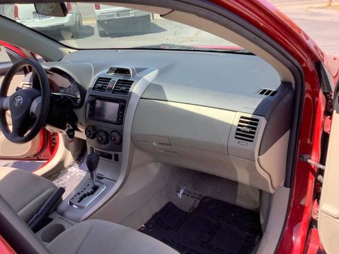 Used 2013 Toyota Corolla LE FWD image 30