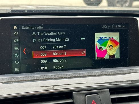 Used 2018 BMW 330e w/ Convenience Package image 18