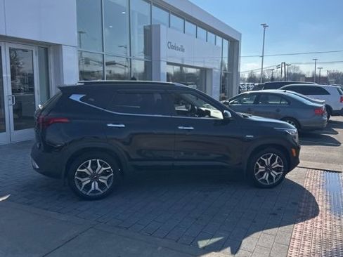 Used 2021 Kia Seltos SX w/ SX Sunroof Package image 7