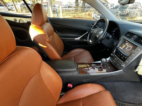 Used 2014 Lexus IS 250C image 41