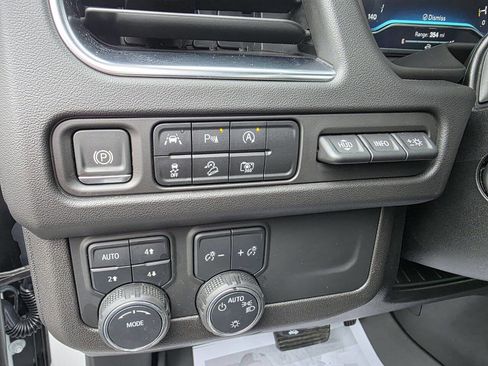 Used 2024 Chevrolet Tahoe Premier w/ Premium Package 2 AWD/4WD image 18