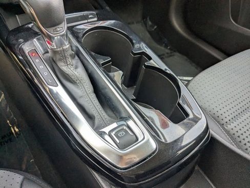 Used 2025 Chevrolet Trax LT w/ LT Convenience Package image 21