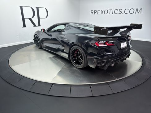 Used 2023 Chevrolet Corvette Stingray Premium Cpe w/ Z51 Performance Package RWD image 4