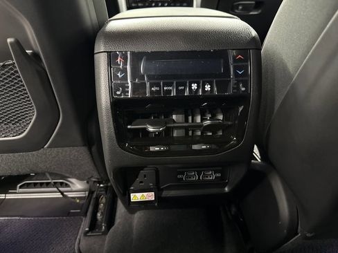 Used 2025 Jeep Grand Cherokee L Summit AWD/4WD image 13