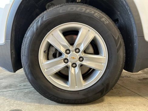 Used 2021 Chevrolet Trax LT w/ LT Convenience Package AWD/4WD image 10