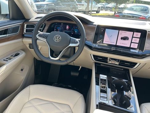 New 2026 Volkswagen Atlas SE image 9