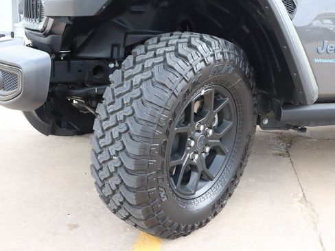 Used 2025 Jeep Wrangler Willys image 19