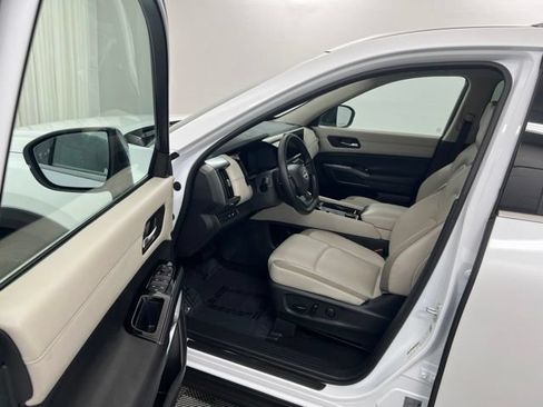 Used 2026 Nissan Pathfinder SL AWD/4WD image 12