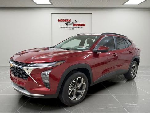 Used 2025 Chevrolet Trax LT w/ LT Convenience Package FWD image 3