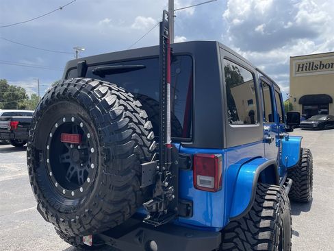 Used 2015 Jeep Wrangler Unlimited Rubicon w/ Connectivity Group AWD/4WD image 27
