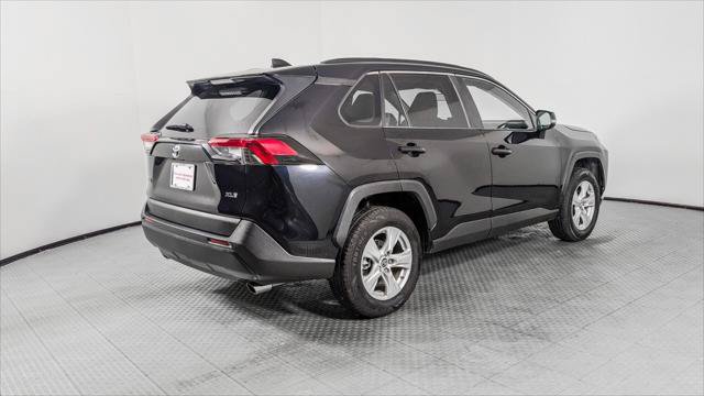 Used 2019 Toyota RAV4 XLE FWD image 8