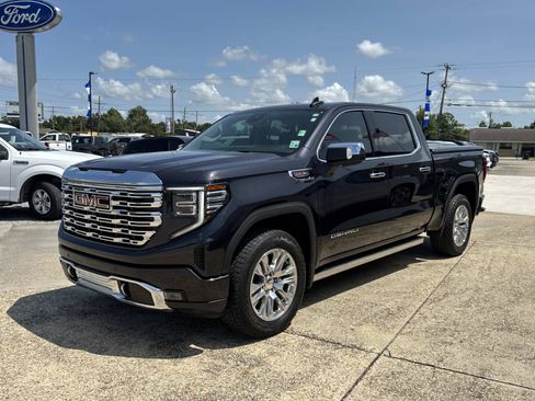 Used 2022 GMC Sierra 1500 Denali AWD/4WD image 3