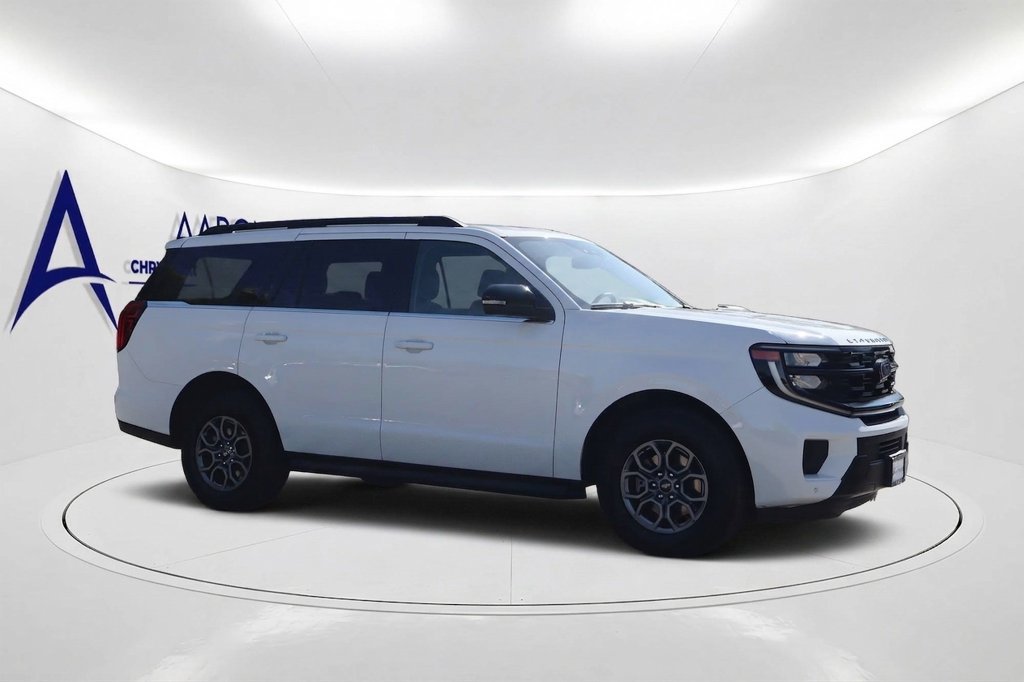 Used 2025 Ford Expedition Active AWD/4WD image 3