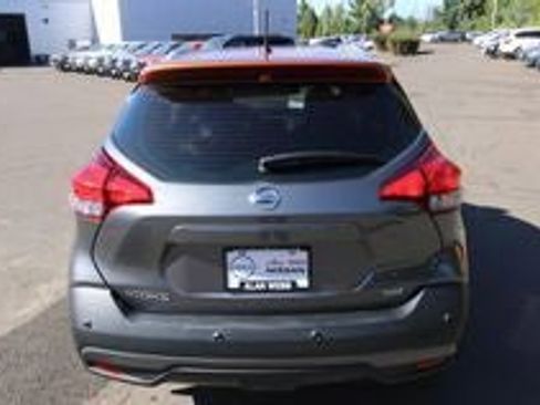 Used 2020 Nissan Kicks SR image 4