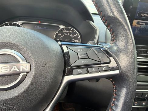 Used 2023 Nissan Altima 2.5 SR w/ SR Premium Package FWD image 13