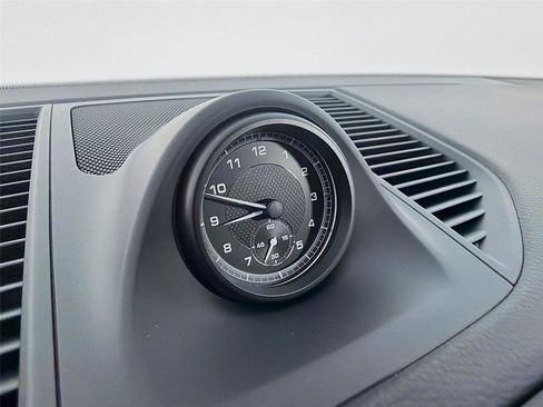 New 2026 Porsche Macan image 17