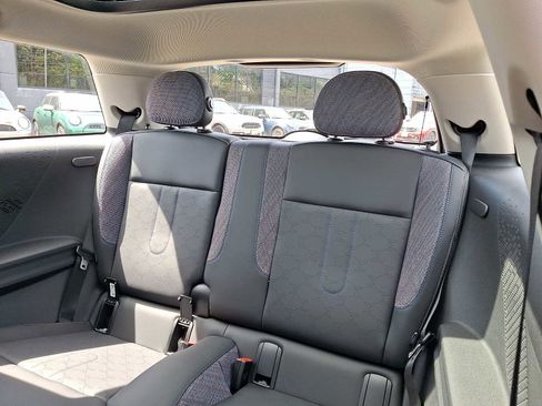 Used 2025 MINI Cooper 2-Door Hardtop FWD image 10