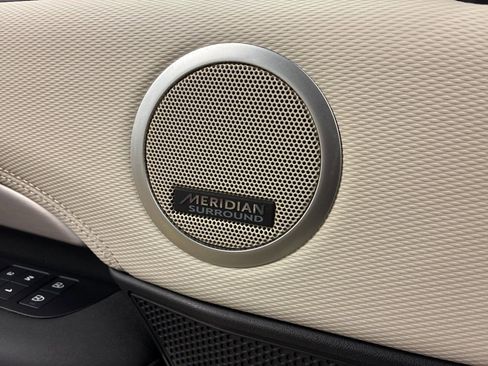 Certified 2024 Land Rover Discovery Dynamic SE image 13