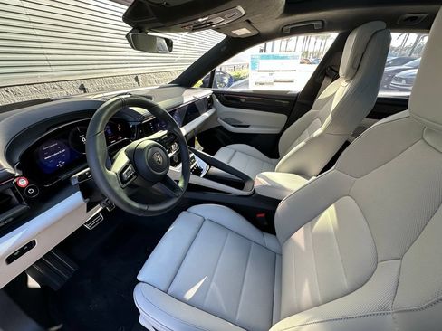 Used 2026 Porsche Macan Turbo Electric AWD/4WD image 4