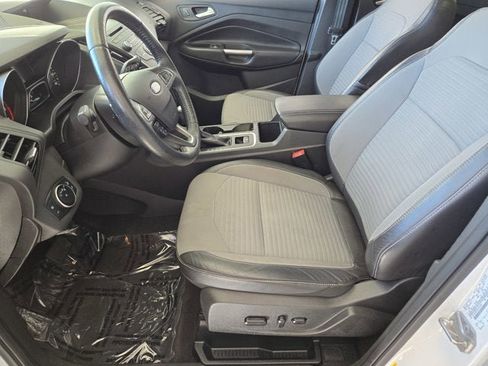 Used 2017 Ford Escape SE w/ SE Sport Appearance Package image 19