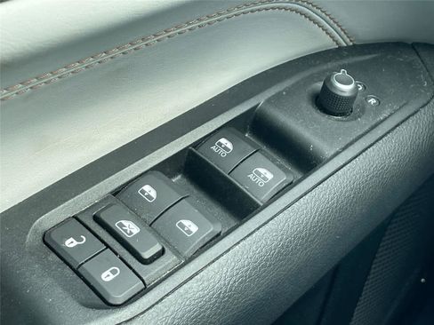 Used 2022 Jeep Compass Limited AWD/4WD image 18