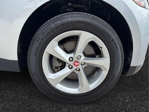 Used 2018 Jaguar F-PACE Premium image 13