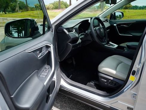 Used 2022 Toyota RAV4 XLE image 11