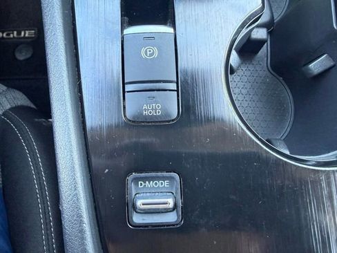 Used 2023 Nissan Rogue SV image 23