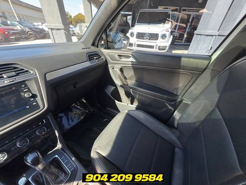 Used 2021 Volkswagen Tiguan SE FWD image 30