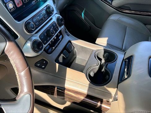 Used 2017 GMC Yukon SLT image 18